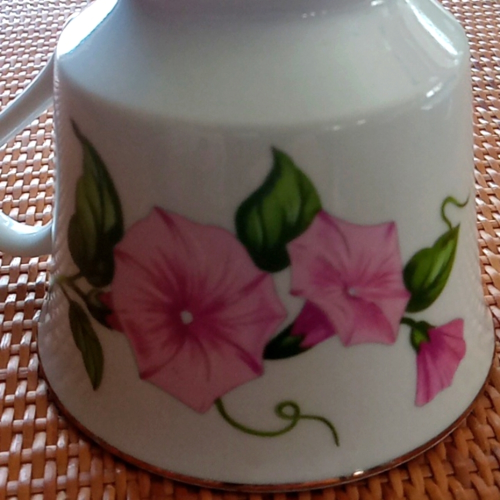 Very pretty pink morning glory tea cup - Picture 3 of 8
